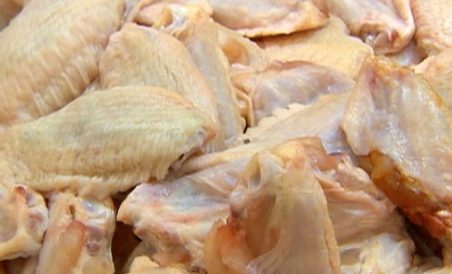 Carne de frango congelada — Foto: Reprodução/TV Fronteira 