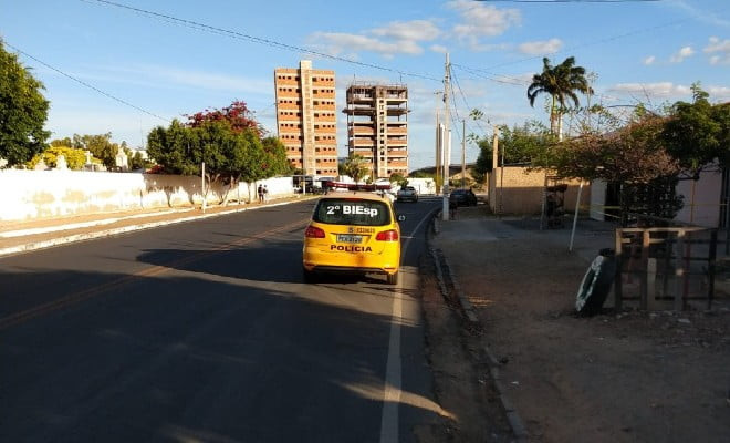 Homem morre após ataque de abelhas no centro de Petrolina — Foto: Kris de Lima/ TV Grande Rio 