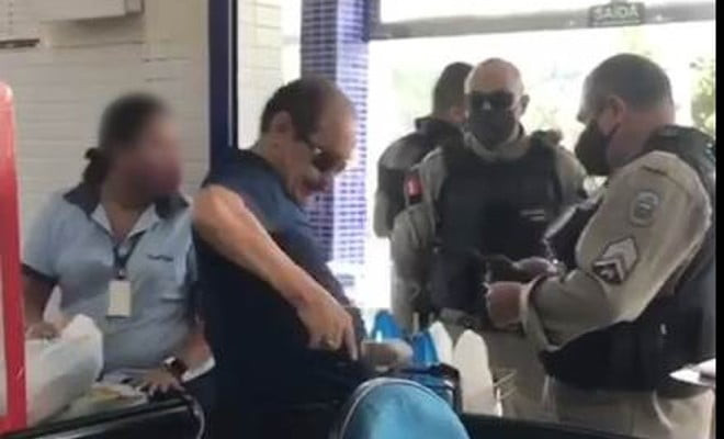 Policial teria ameçado funcionários com arma em supermercado de João Pessoa — Foto: Reprodução/TV Cabo Branco 