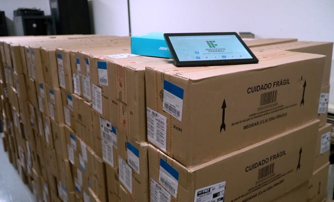 A aquisição dos tablets é parte de um esforço institucional para garantir a efetivação da inclusão digital dos estudantes 