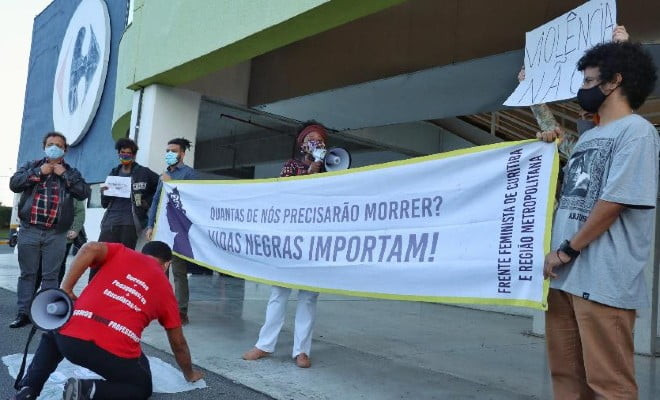 Ato em frente a uma loja do Carrefour em Curitiba, após a morte de João Alberto Silveira Freitas | Imagem: Luis Pedruco/Futura Press/Estadão Conteúdo