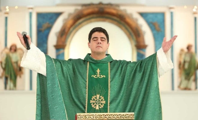 Padre Robson reassume reitoria do Santuário Basílica de Trindade pelos próximos quatro anos em Goiás — Foto: Afipe/Divulgação