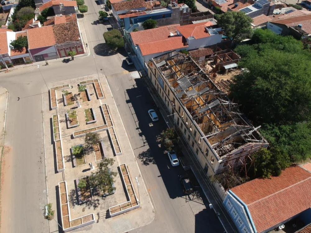 Praça Major João Novaes recebe reforma em Floresta, PE