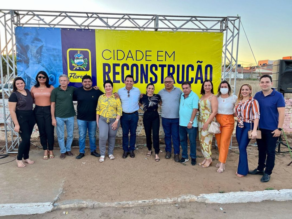 Prefeita Rorró Maniçoba dá ordem de serviço para pavimentação de 15 ruas em Floresta, PE