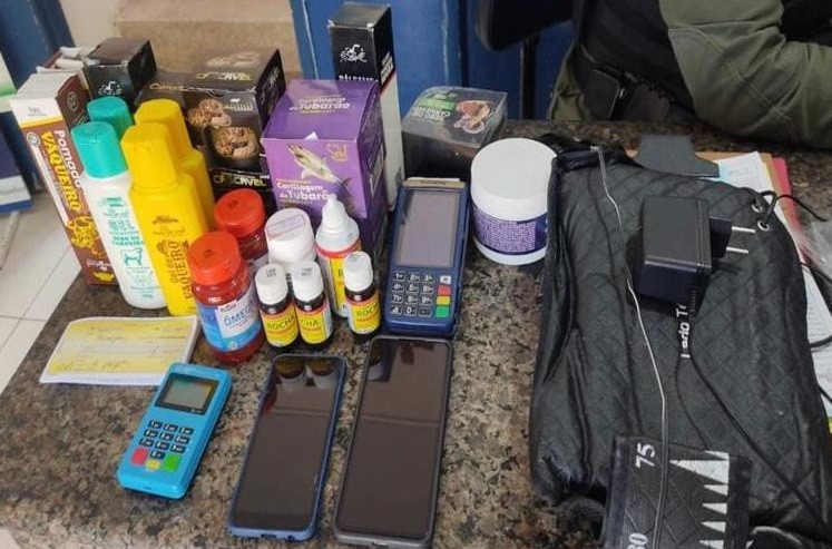 Casal foi encaminhado para a Delegacia de Polícia Civil do município - Foto: Divulgação/PMPE 