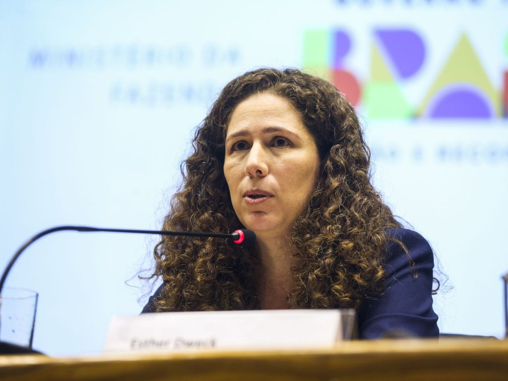 A ministra da Gestão e Inovação em Serviços Públicos, Esther Dweck, detalha as primeiras medidas econômicas do governo, durante coletiva, no ministério da Economia