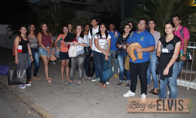 Estudantes universitários ficam sem transporte em Floresta, PE
