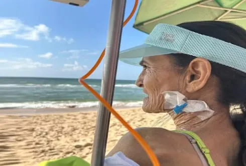 Paciente de Floresta, no Sertão, vê o mar pela primeira vez antes de fazer cirurgia de risco no coração