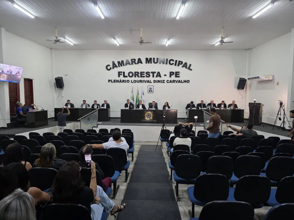 Câmara de Floresta rejeita contas de 2023 da prefeita Rorró Maniçoba
