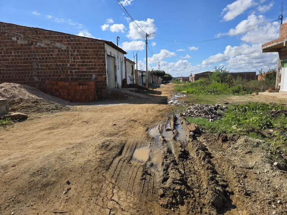 Prefeitura inicia melhorias em rua após cobrança do Blog do Elvis