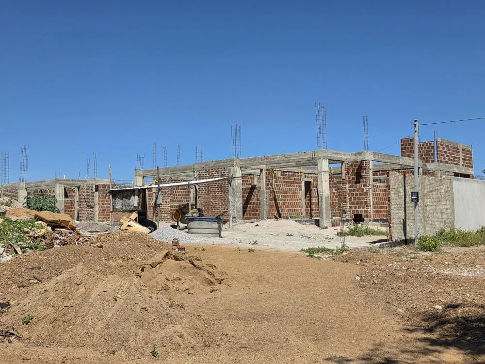Construção de creche segue em ritmo lento na Aldeia Brejo do Gama em Carnaubeira da Penha