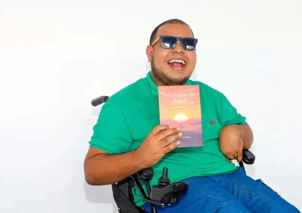 Escritor de Nova Itarana supera desafios e lança segundo livro