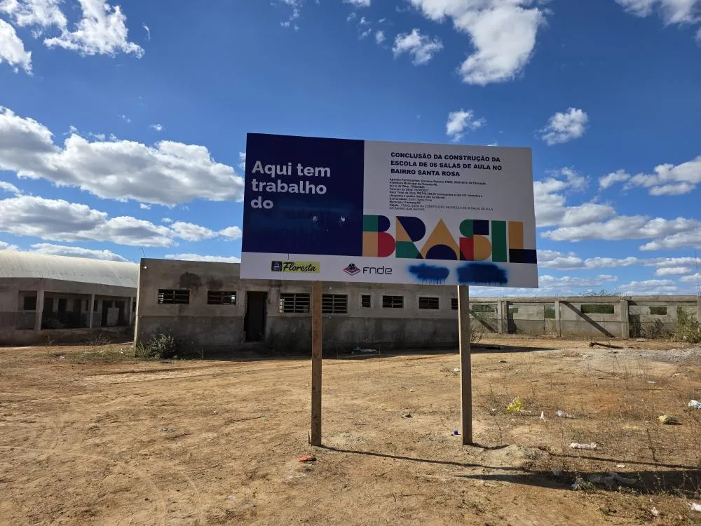 Escola no Bairro Santa Rosa: obra de R$ 910 mil é retomada em Floresta, PE