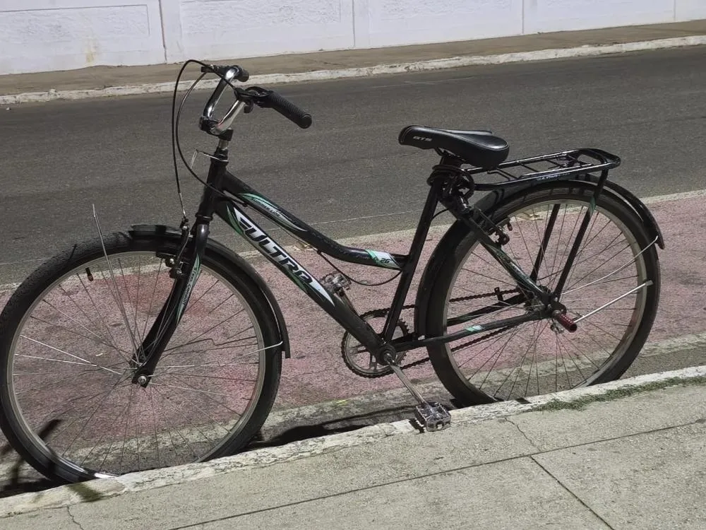 Bicicleta é furtada durante a madrugada no Centro de Floresta, PE