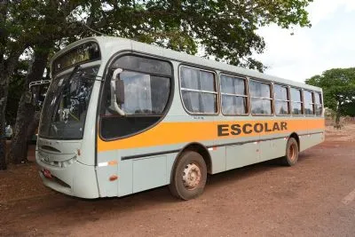 Prefeitura quer voltar a usar ônibus escolares com até 20 anos de fabricação em Floresta