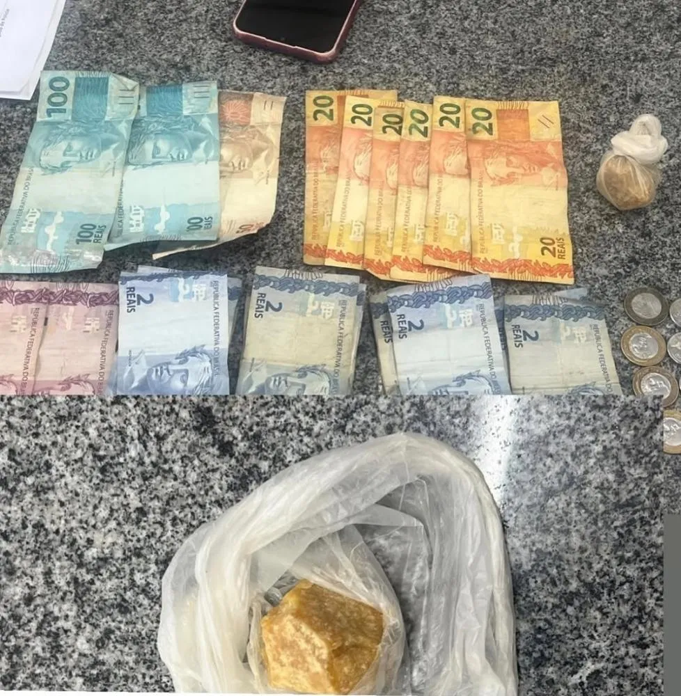 Polícia apreende crack e dinheiro durante ação em Belém do São Francisco, PE