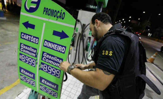Posto no Pina cobrava R$ 8,99 pelo litro da gasolina 