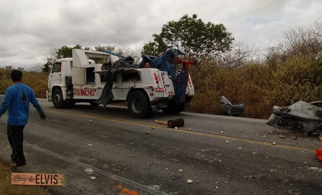 Guincho foi usado para retirar veículo que teve perda total