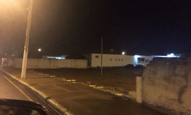 muro caído do hospital coronel álvaro ferraz em Floresta-PE