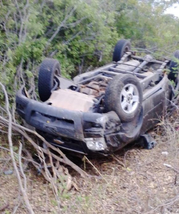 acidente carro capota floresta belem do sao francisco pernambuco 2