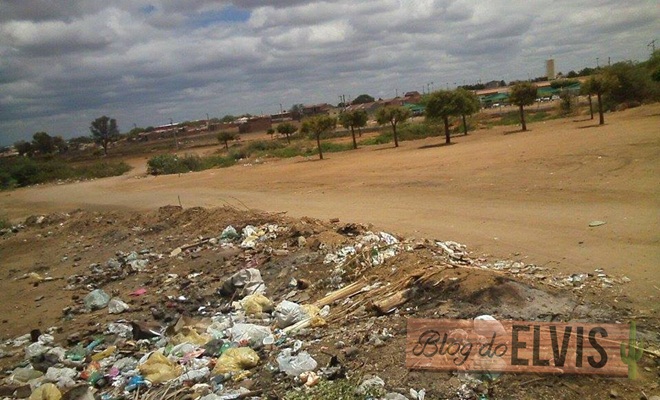 lixo em local irregular no bairro dner 2