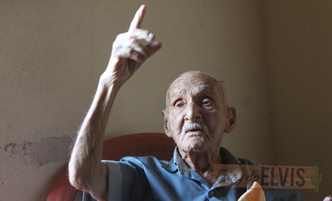 Manoel Joaquim do Nascimento idoso de 102 anos em floresta-pe (2)