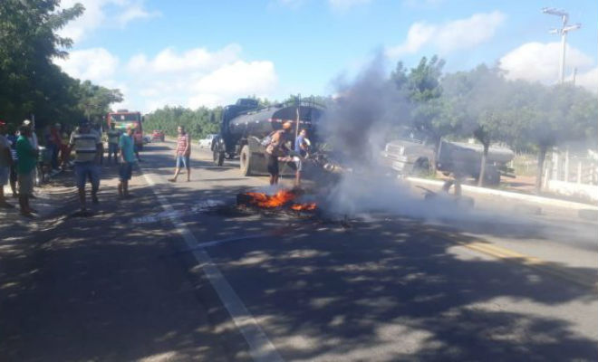 Caminhoneiros protestam em Araripina-PE